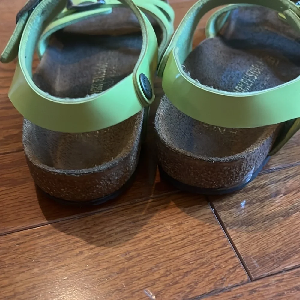 Birkenstock | Taormina Kids Patent Green Glow Sandal‎ Size 2